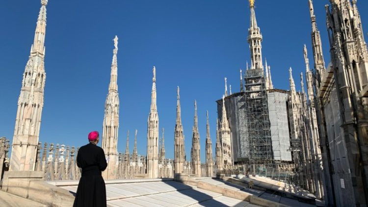 Sáng kiến mục vụ của các linh mục Ý khi nhà thờ đóng cửa, không có Thánh lễ