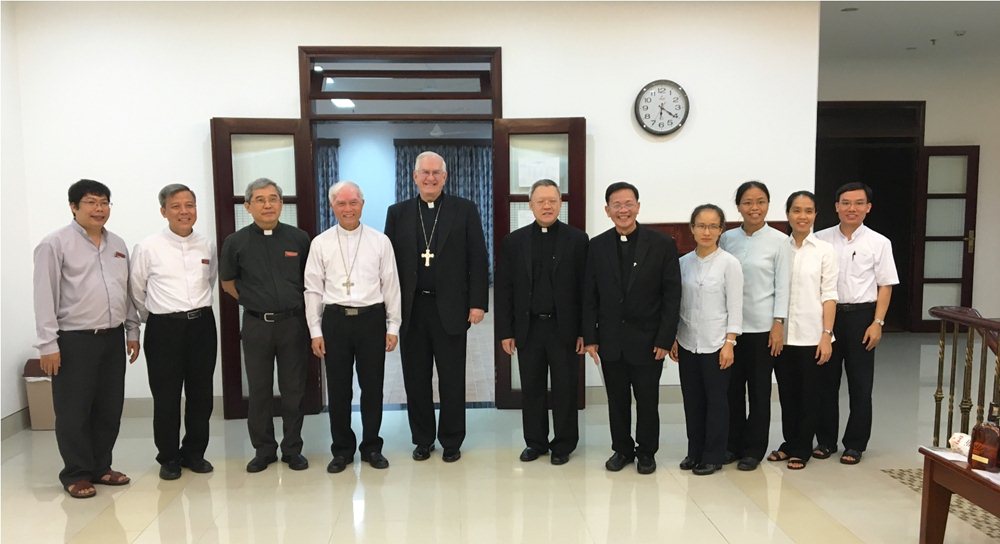 Đức Tổng giám mục Joseph Kurtz, nguyên Chủ tịch Hội đồng Giám mục Hoa Kỳ, thăm Học viện Công giáo Việt Nam