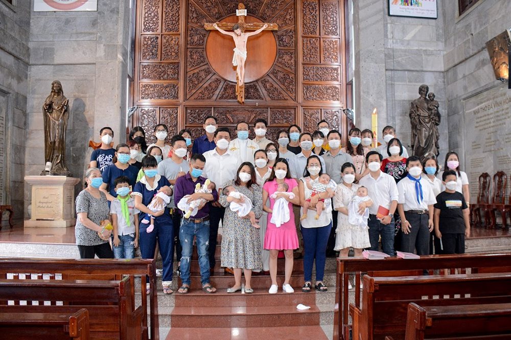 Gx. Vĩnh Hòa - Rửa tội trẻ em ngày 6-3-2022