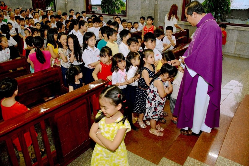 Có cách nào để trẻ nhỏ ngoan ngoãn tham dự thánh lễ?