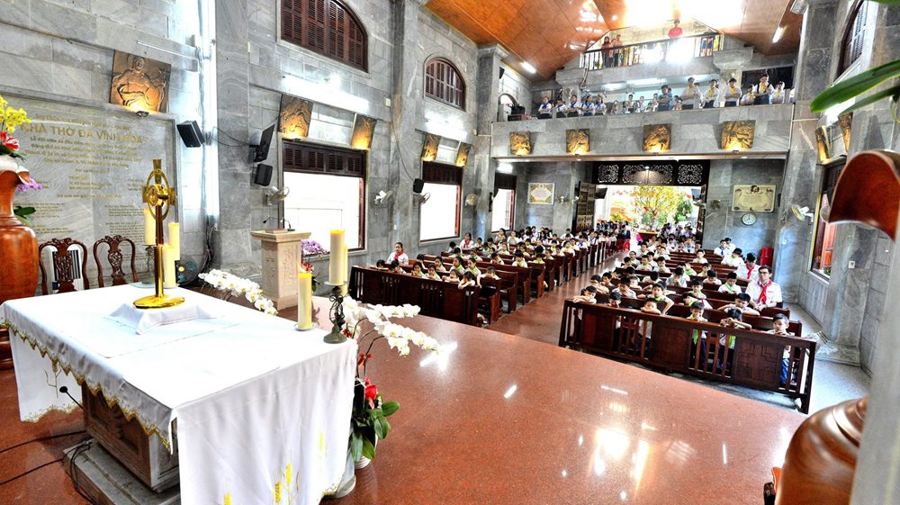 Gx. Vĩnh Hòa - Chầu Thánh Thể thay mặt Giáo phận