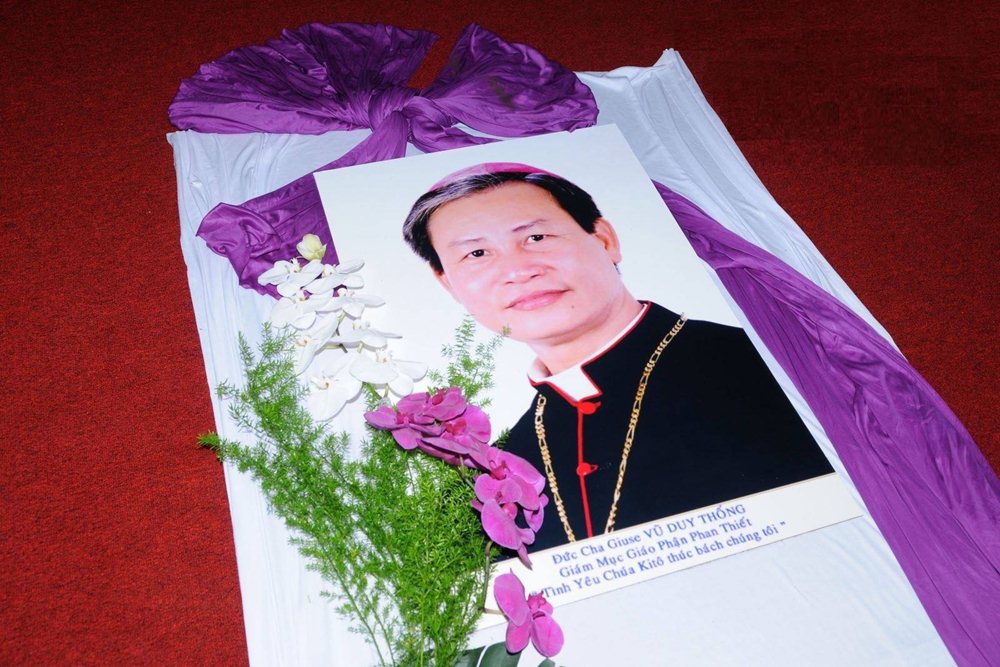 GIÁO XỨ VINH SƠN : THÁNH LỄ GIỖ 100 NGÀY CẦU NGUYỆN CHO ĐỨC CHA “CHÚT XÍU” - GIUSE VŨ DUY THỐNG